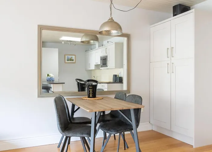 Gæstehus Guestready - Delightful Mews In