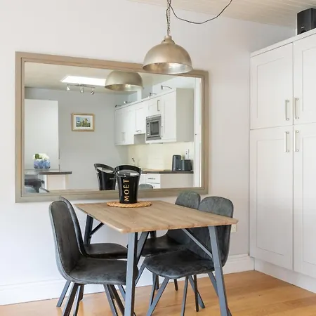 Πανσιόν Guestready - Delightful Mews In